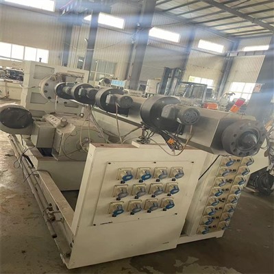 Machine d'extrusion de tuyaux d'occasion